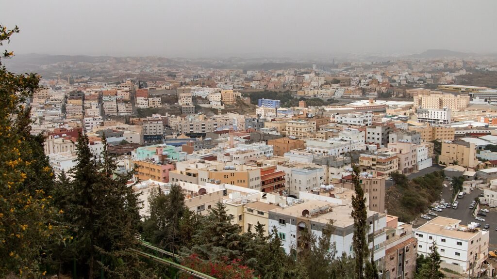 مشهد مرخص من مدينة أبها ومرتفعاتها